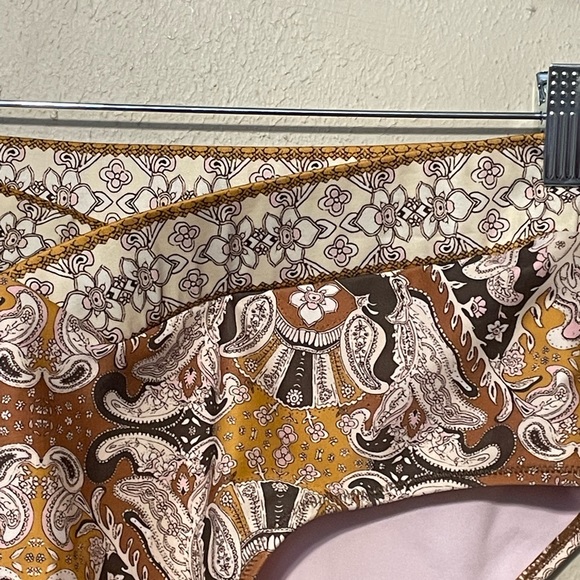 Alana Gunn Campbell High-Waisted Paisley Bottoms Size Medium - Picture 8 of 8
